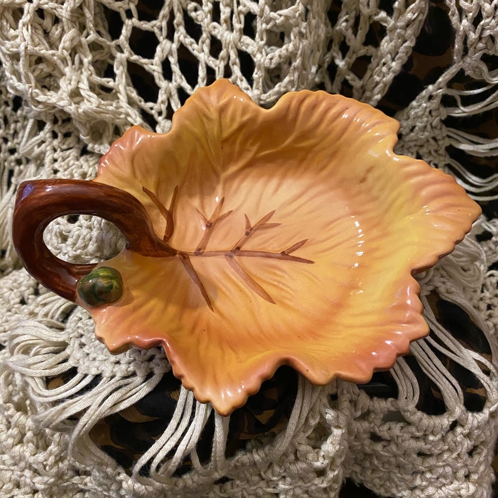 Ceramic leaf shaped catch all dish
